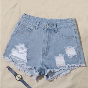 LIGHT WASH JEAN SHORTS